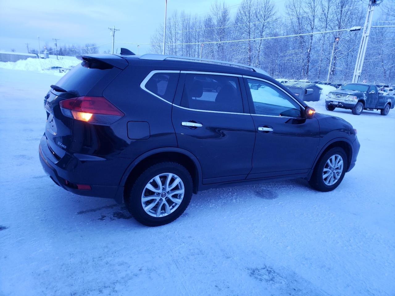 Obraz 3 z 2018 NISSAN ROGUE S 2018 z VIN JN8AT2MV5JW306742