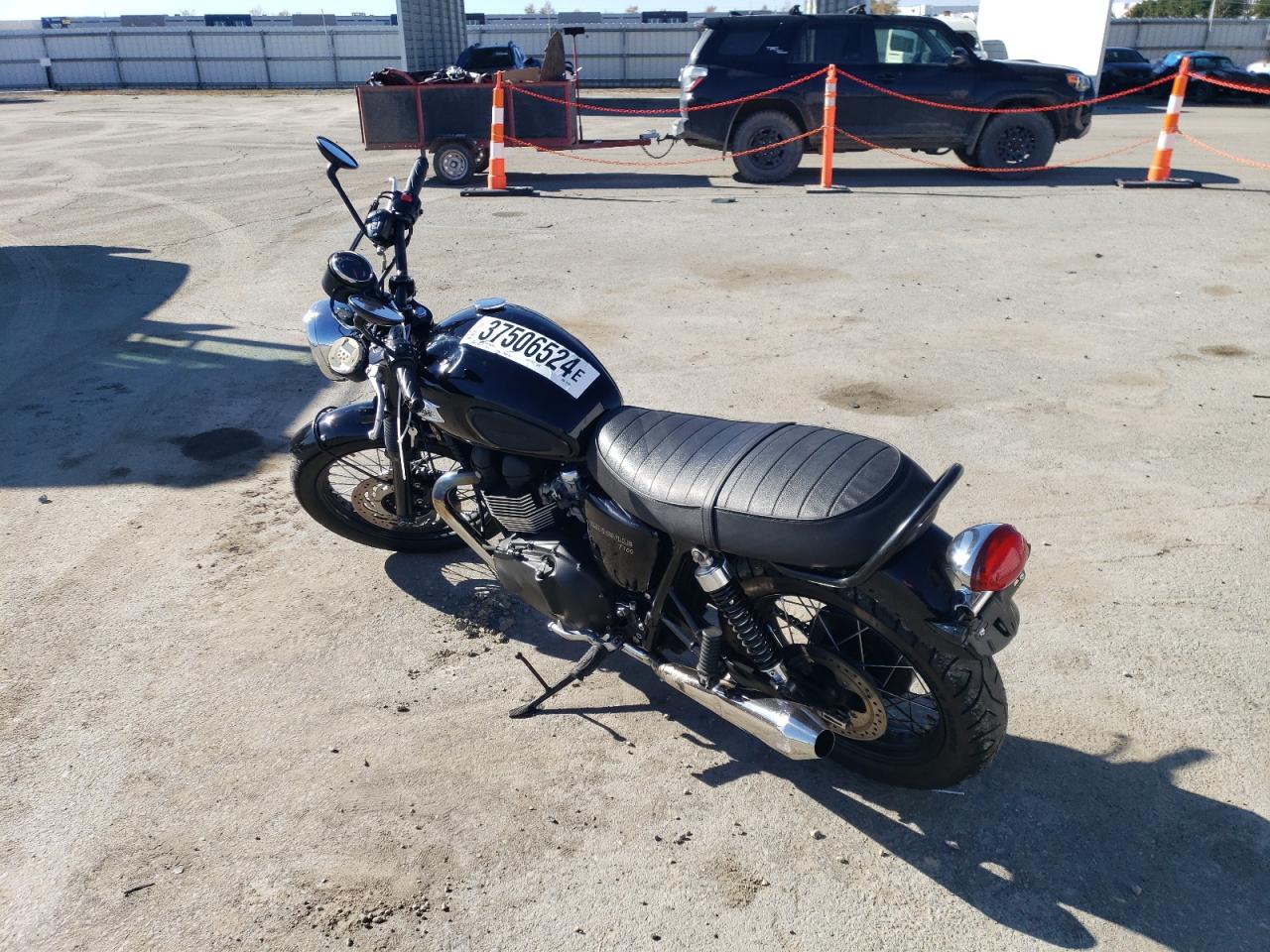 Obraz 3 z 2015 TRIUMPH MOTORCYCLE BONNEVILLE T100 2015 z VIN SMT910K15FT711518