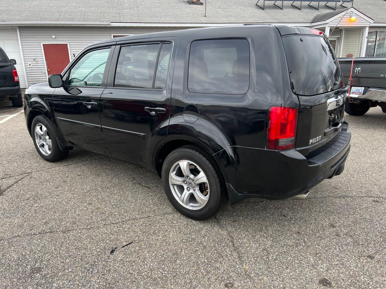 Изображение 3 2013 HONDA PILOT EXLN 2013 с VIN 5FNYF4H72DB005332