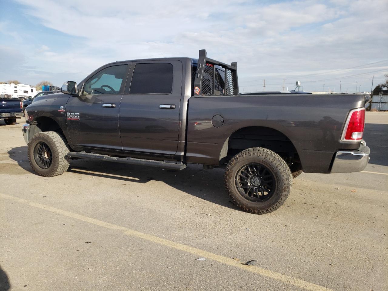 Изображение 2 2016 RAM 2500 LARAMIE 2016 с VIN 3C6UR5FL6GG112921