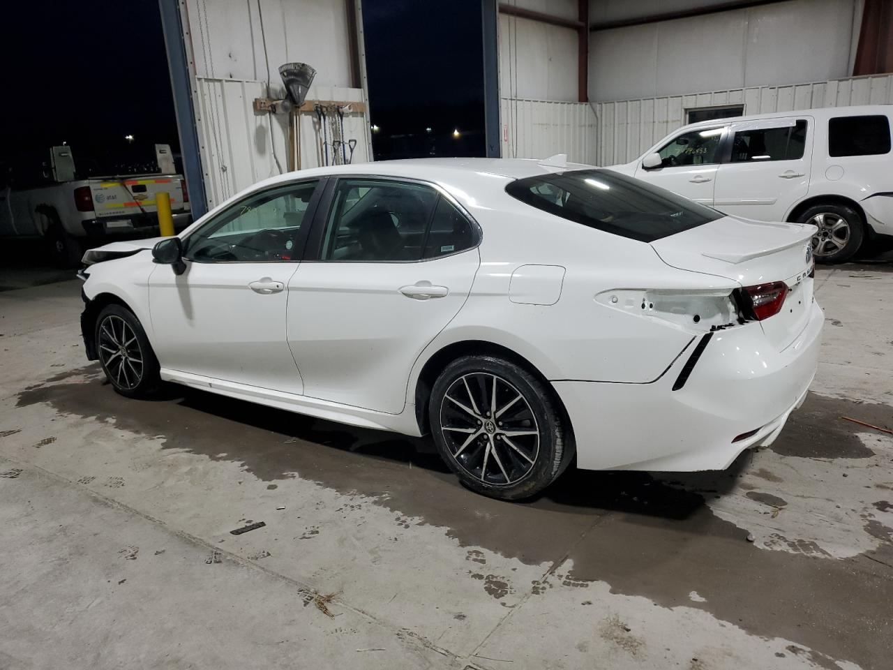 Image 2 of 2021 TOYOTA CAMRY SE 2021 with VIN 4T1G11AK8MU453312