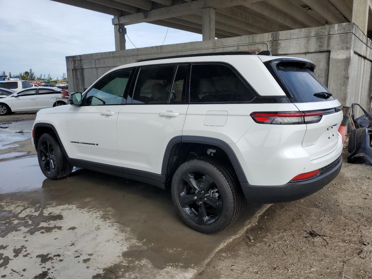 Image 2 of 2023 JEEP GRAND CHEROKEE LIMITED 2023 with VIN 1C4RJGBG3PC514764