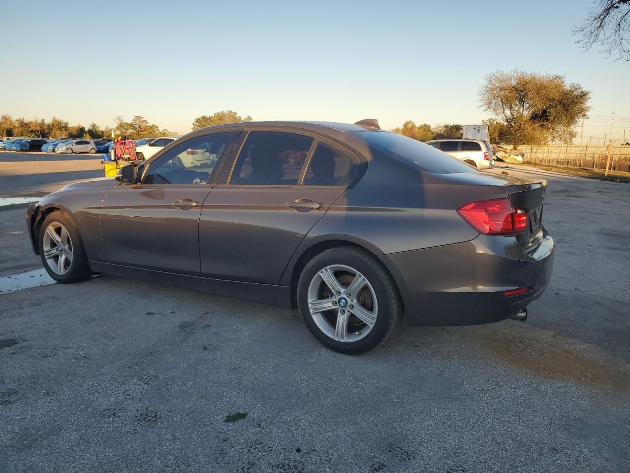 Изображение 2 2015 BMW 320 I 2015 с VIN WBA3B1G50FNT01438