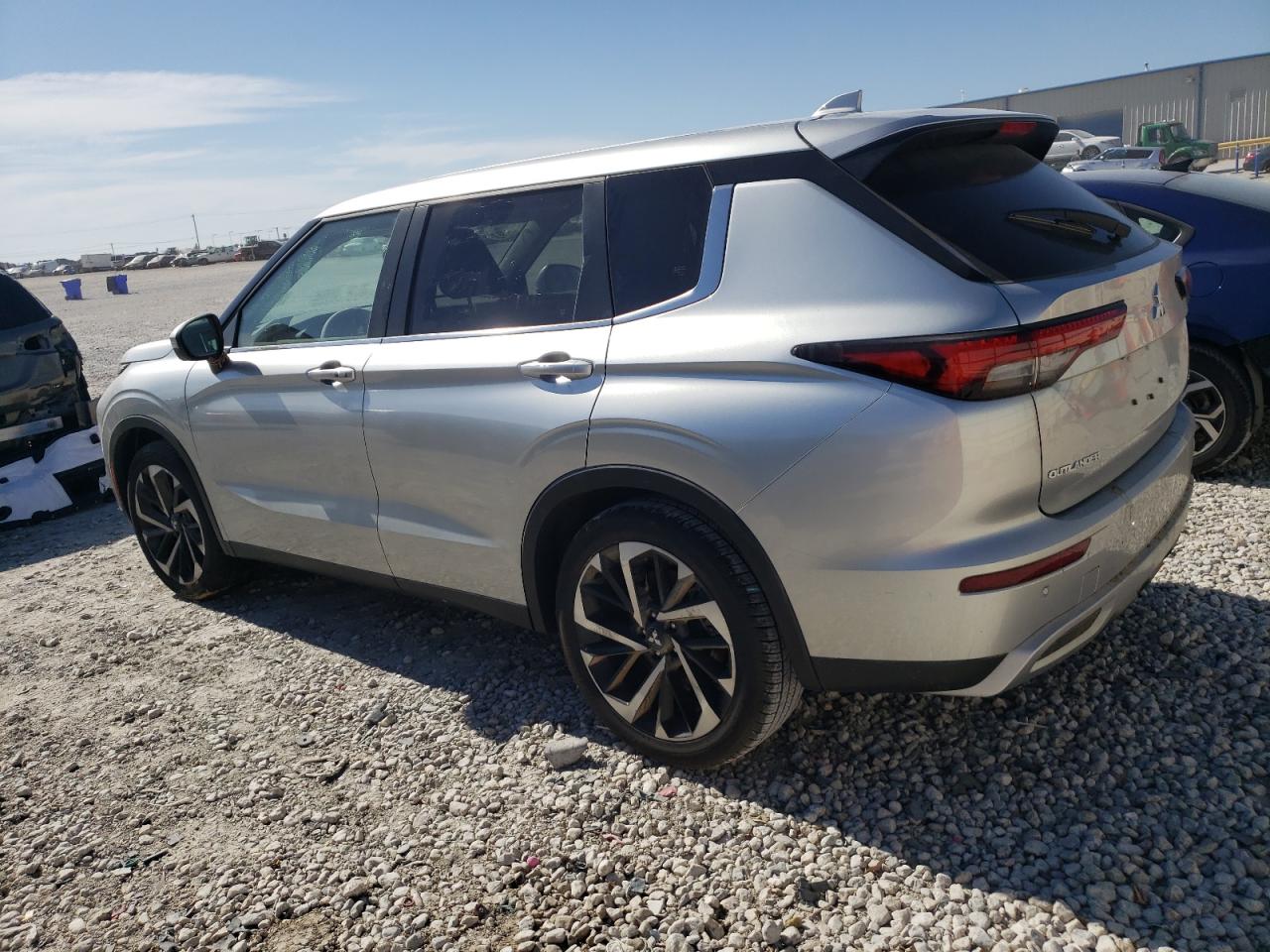 Изображение 2 2023 MITSUBISHI OUTLANDER SE 2023 с VIN JA4J3UA86PZ058895