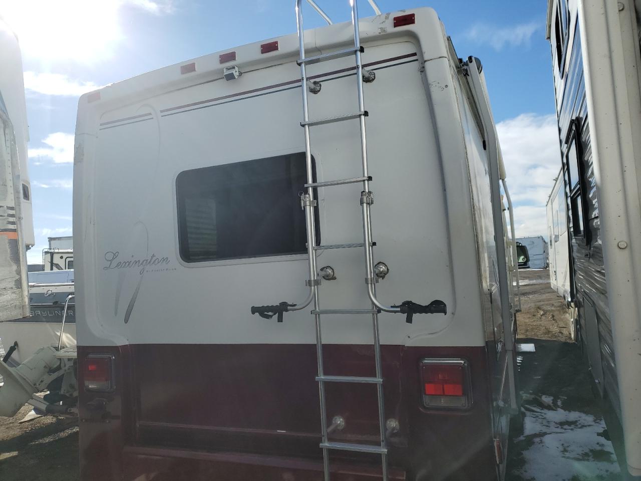 Image 3 of 2004 FORD ECONOLINE E450 SUPER DUTY CUTAWAY VAN 2004 with VIN 1FDXE45S74HA18502