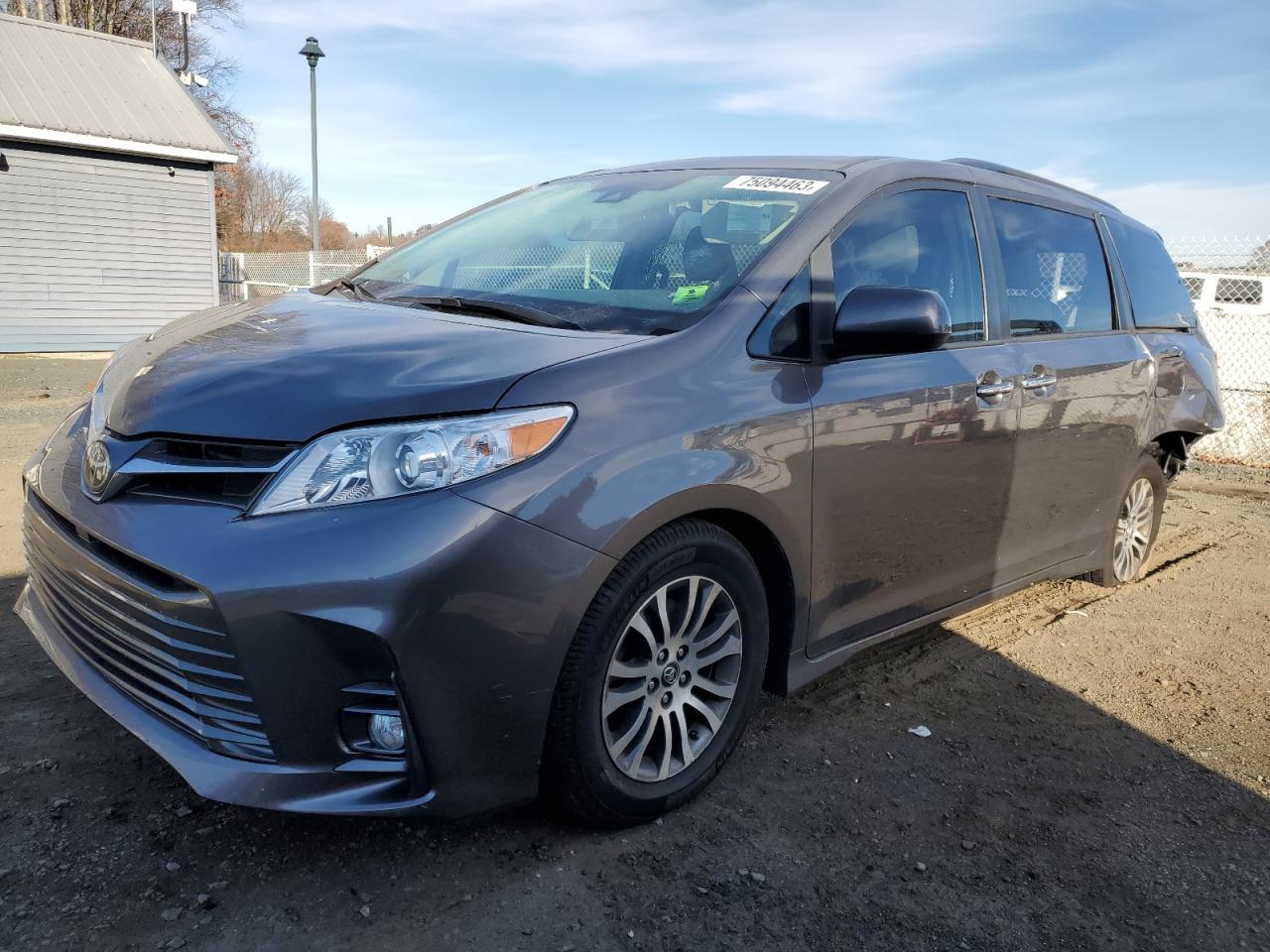 Image 1 of 2019 TOYOTA SIENNA XLE 2019 with VIN 5TDYZ3DC8KS018549