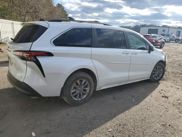 Image 3 of 2022 TOYOTA SIENNA XLE 2022 with VIN 5TDYRKEC4NS131136