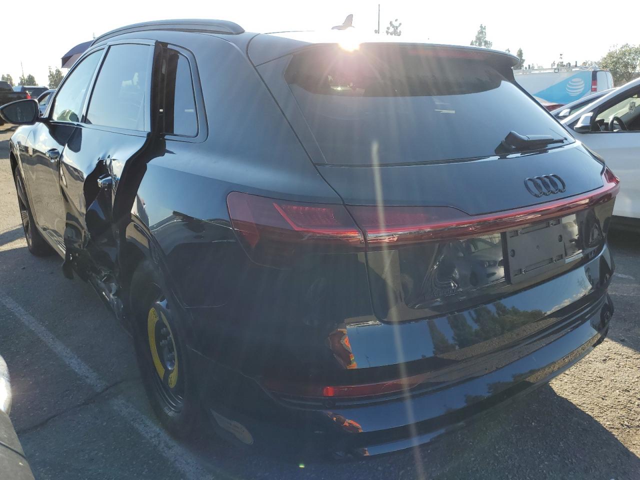 Obraz 2 z 2022 AUDI E-TRON PREMIUM PLUS 2022 z VIN WA1LAAGE6NB009079