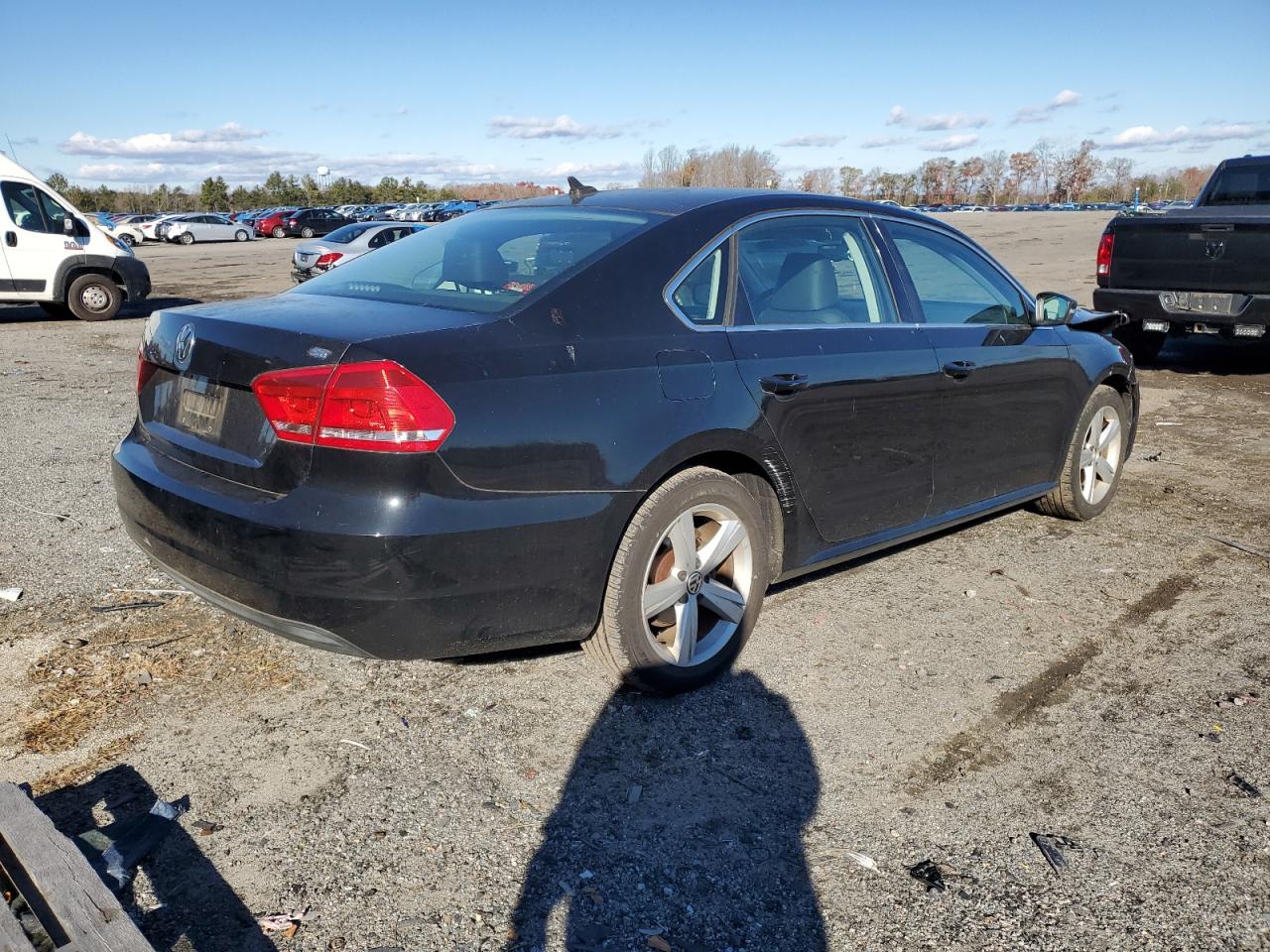 Изображение 3 2013 VOLKSWAGEN PASSAT SE 2013 с VIN 1VWBP7A36DC113765