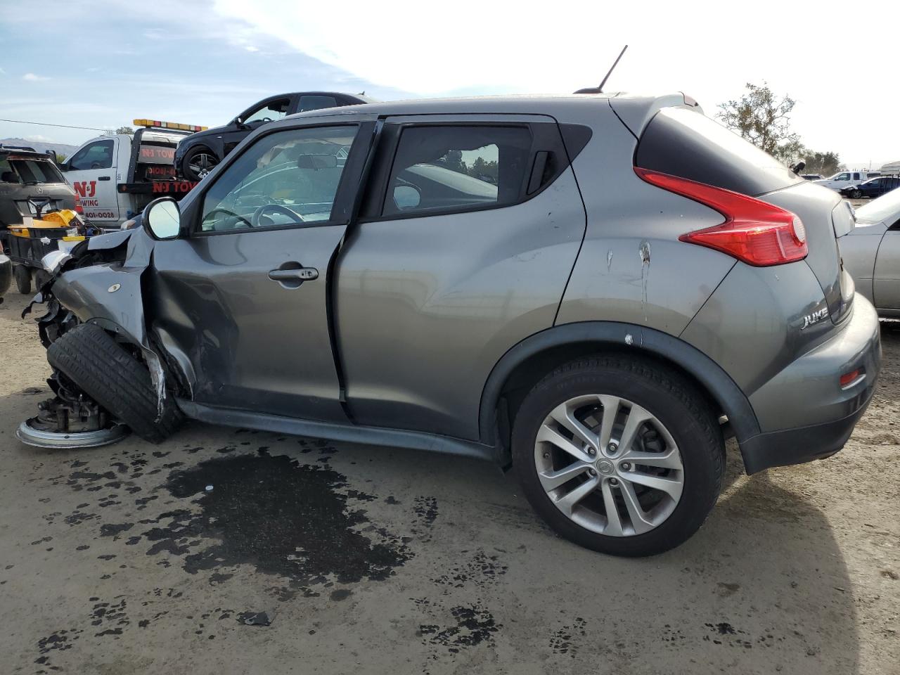 Image 2 of 2011 NISSAN JUKE S 2011 with VIN JN8AF5MV1BT013058