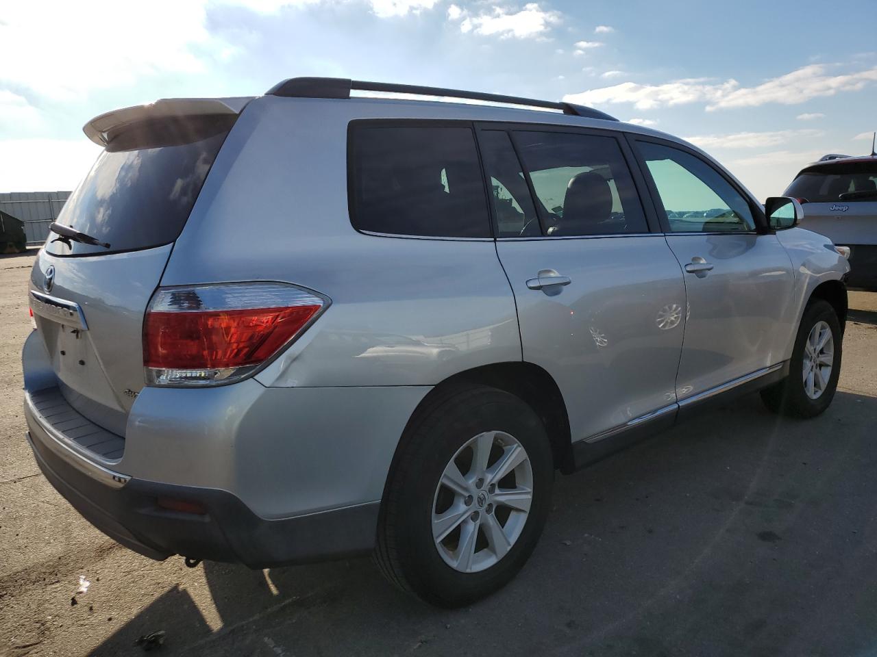Image 3 of 2012 TOYOTA HIGHLANDER BASE 2012 with VIN 5TDBK3EH7CS123945