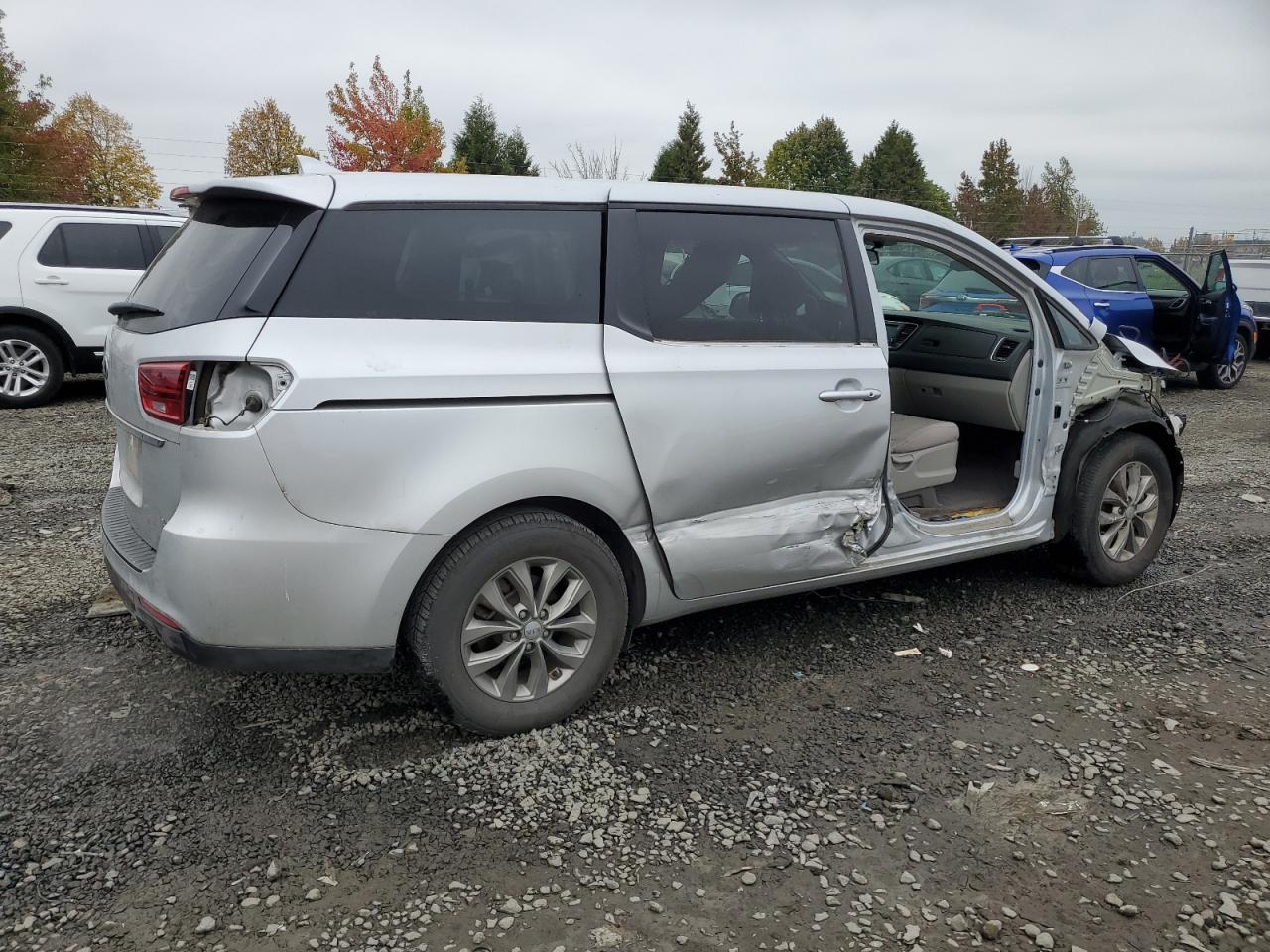 Image 3 of 2020 KIA SEDONA LX 2020 with VIN KNDMB5C17L6581771