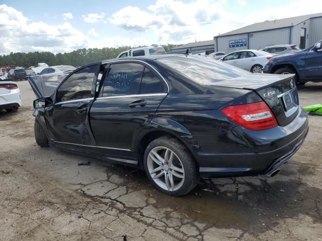 Obraz 2 z 2013 MERCEDES-BENZ C 250 2013 z VIN WDDGF4HB3DR250320