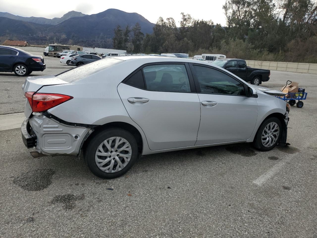 Obraz 3 z 2017 TOYOTA COROLLA L 2017 z VIN 5YFBURHE5HP645598