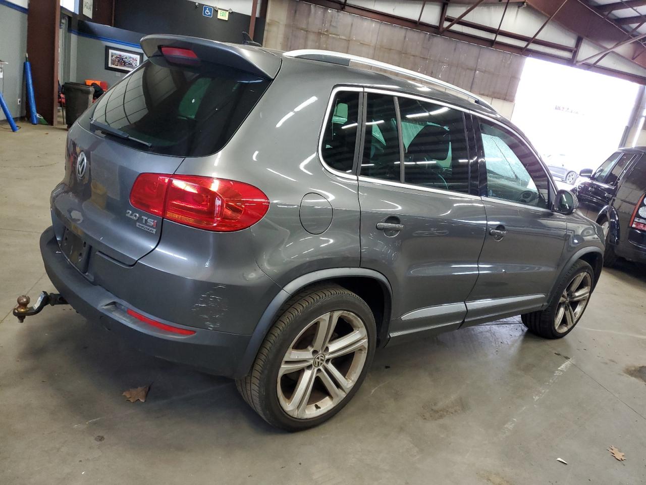 Изображение 3 Volkswagen Tiguan S 2014 с VIN WVGBV3AX4EW568159