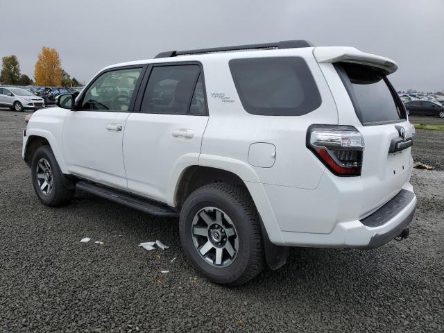 Изображение 2 2023 TOYOTA 4RUNNER SE 2023 с VIN JTERU5JRXP6130375
