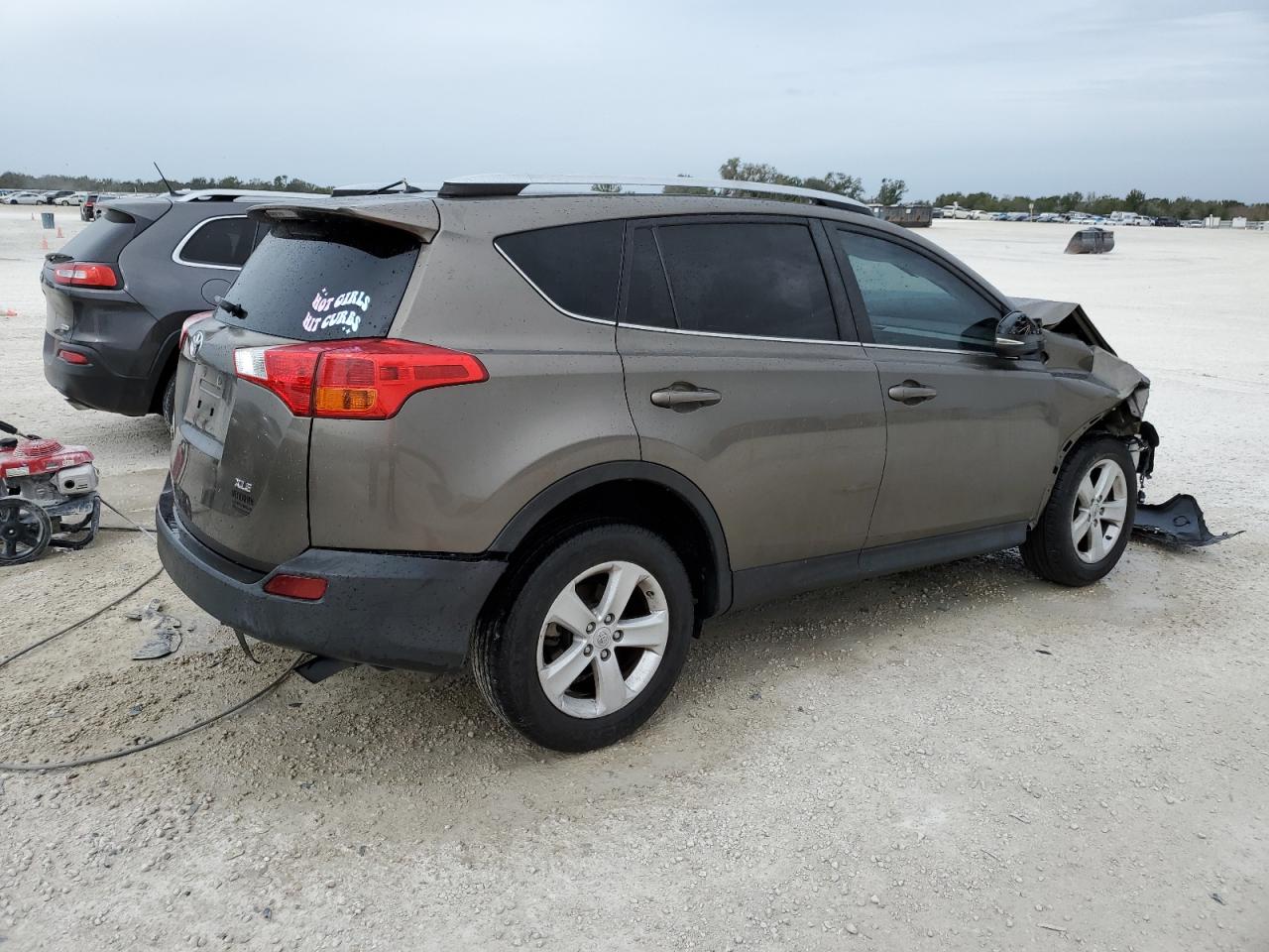 Obraz 3 z 2013 TOYOTA RAV4 XLE 2013 z VIN JTMWFREV2DD010898
