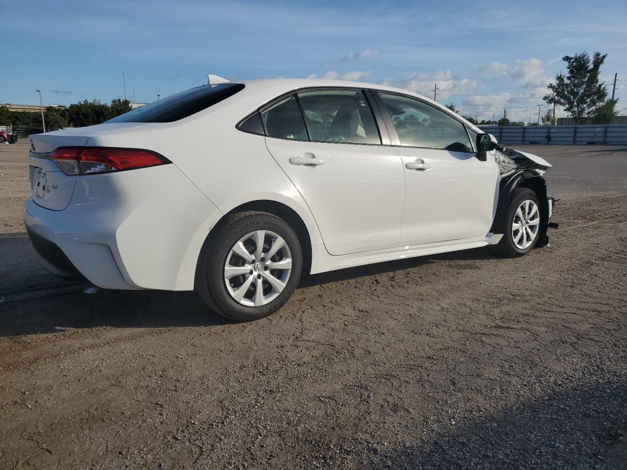 Image 3 of 2023 TOYOTA COROLLA LE 2023 with VIN JTDB4MEE5PJ004137