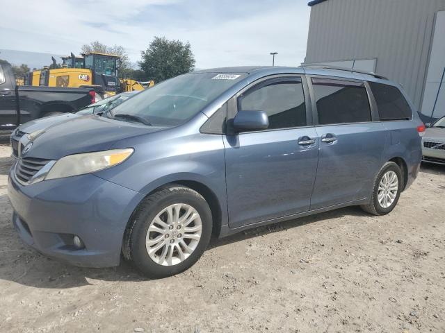 2013 TOYOTA SIENNA XLE 2013 image