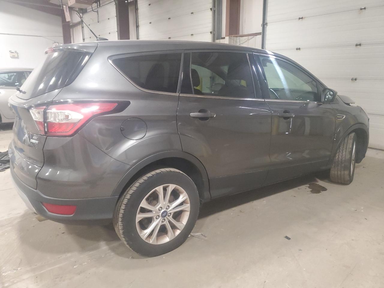 Изображение 3 2017 FORD ESCAPE SE 2017 с VIN 1FMCU9GD3HUB61649