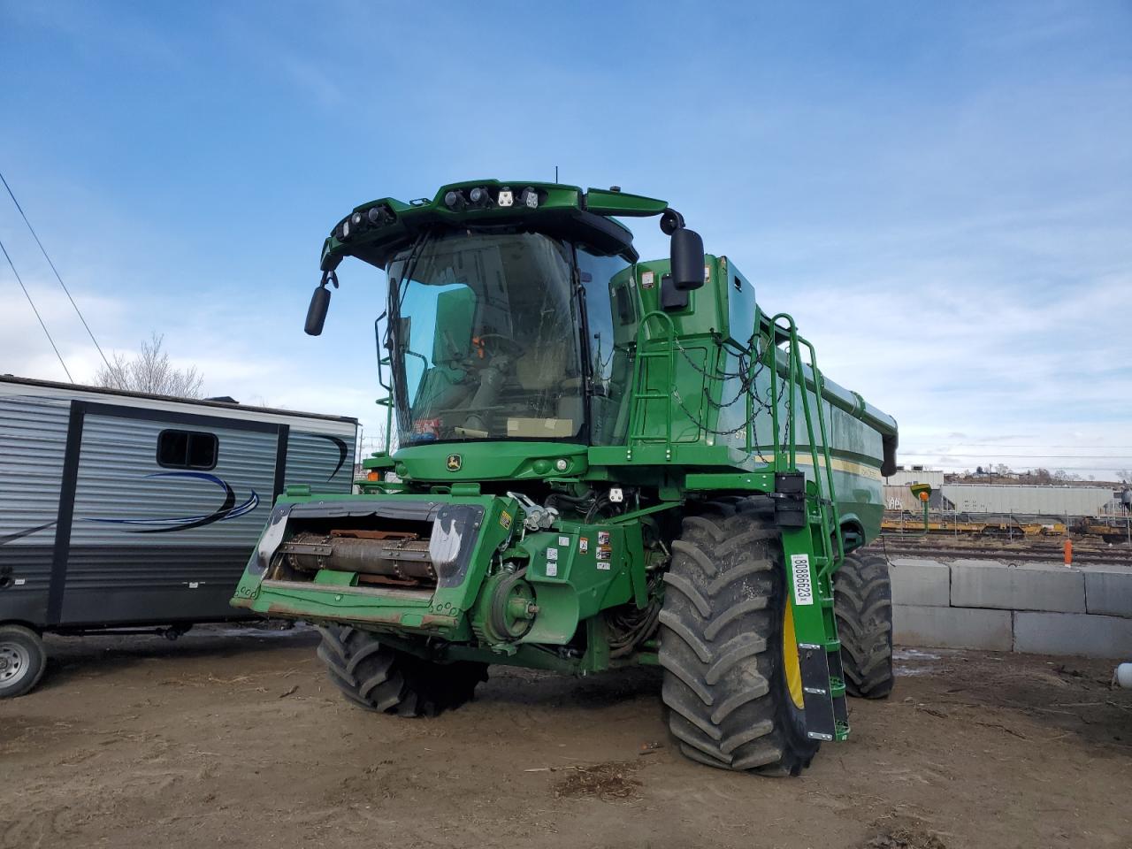 Obraz 2 z 2022 JOHN DEERE TRACTOR 2022 z VIN 1H0S770STN0820093