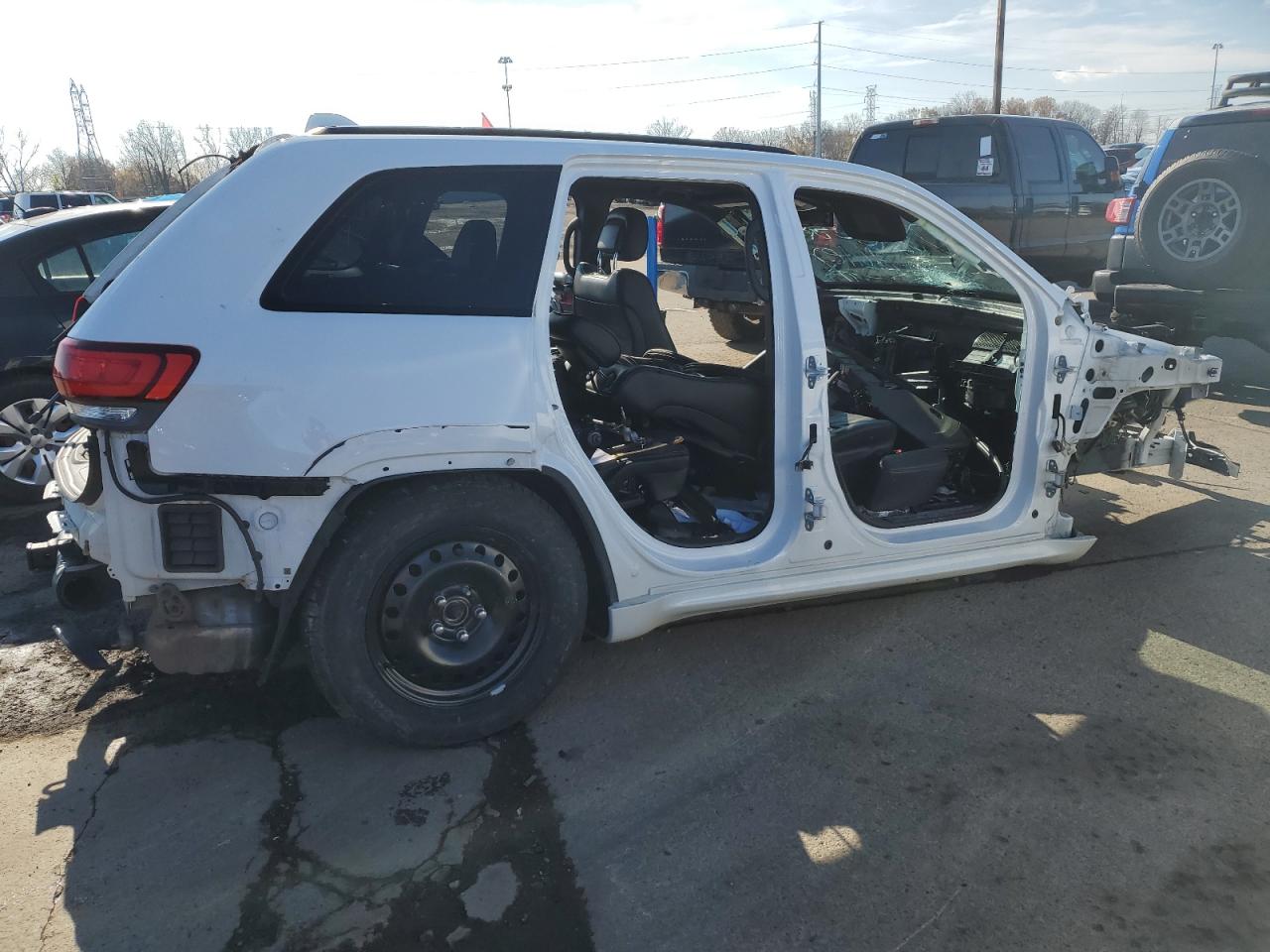 Image 3 of 2018 JEEP GRAND CHEROKEE OVERLAND 2018 with VIN 1C4RJFCG2JC469588
