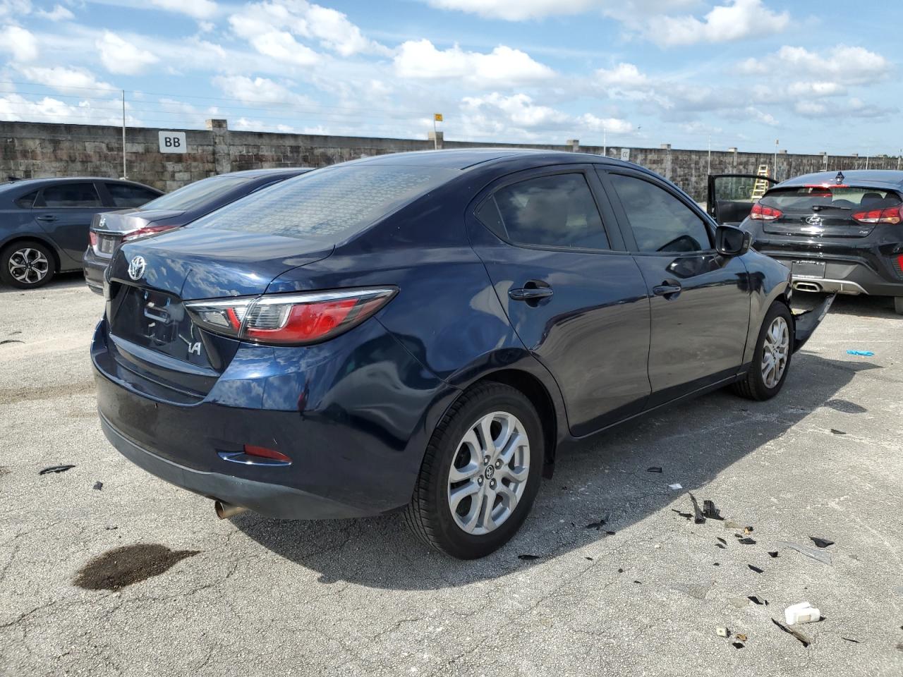 Obraz 3 z 2018 TOYOTA YARIS IA  2018 z VIN 3MYDLBYVXJY318379
