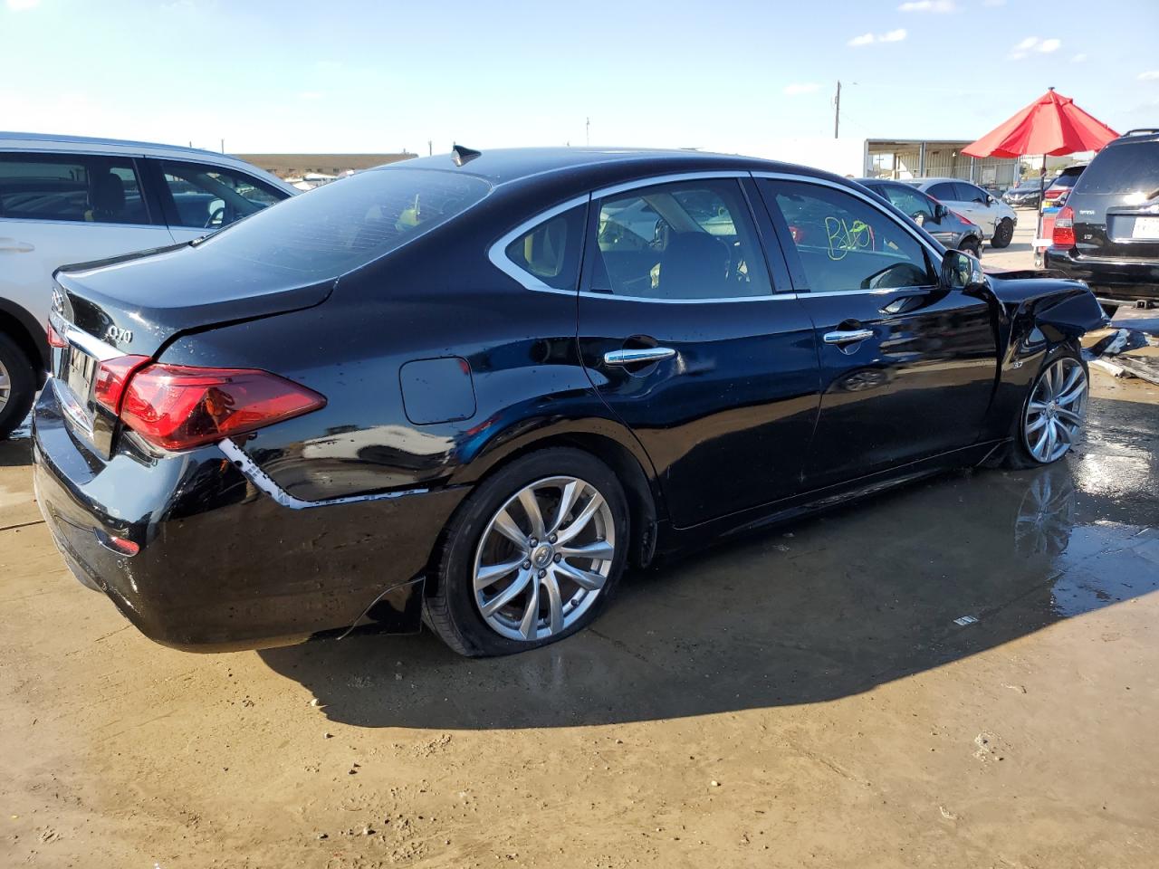 Image 3 of 2018 INFINITI Q70 3.7 LUXE 2018 with VIN JN1BY1AP6JM180908