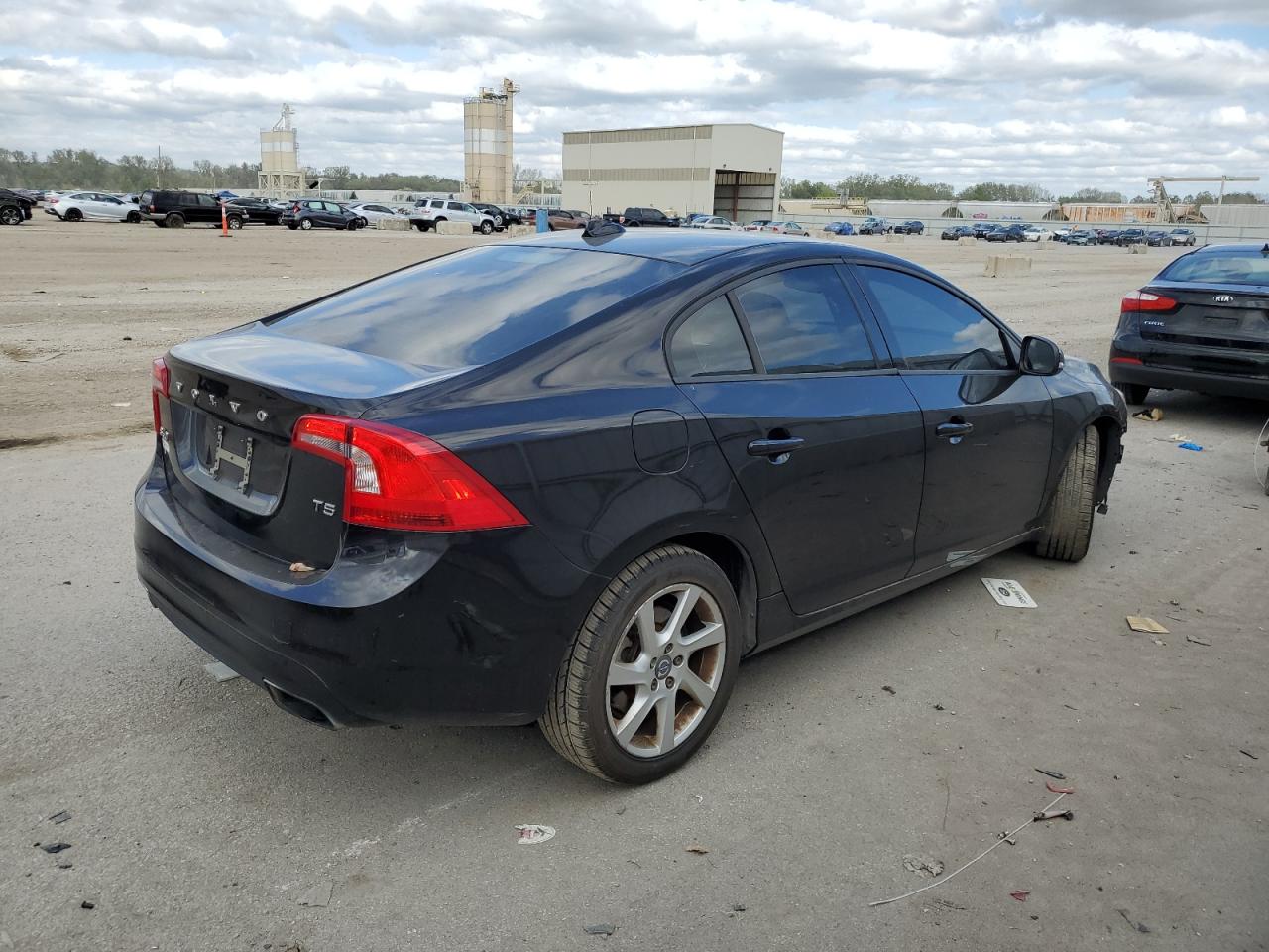 Obraz 3 z 2015 VOLVO S60  2015 z VIN YV140MFJ1F2363892