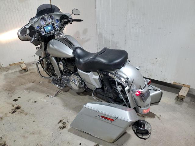Image 3 of 2010 HARLEY-DAVIDSON FLHX  2010 with VIN 1HD1KB418AB603702