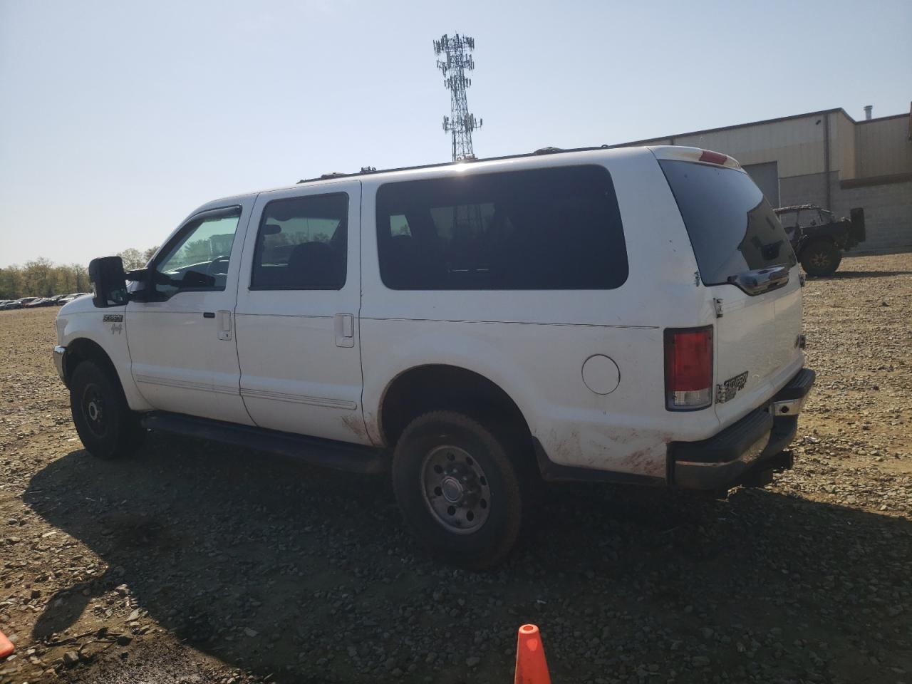 Image 2 of 2000 FORD EXCURSION XLT 2000 with VIN 1FMNU41S9YEB89159