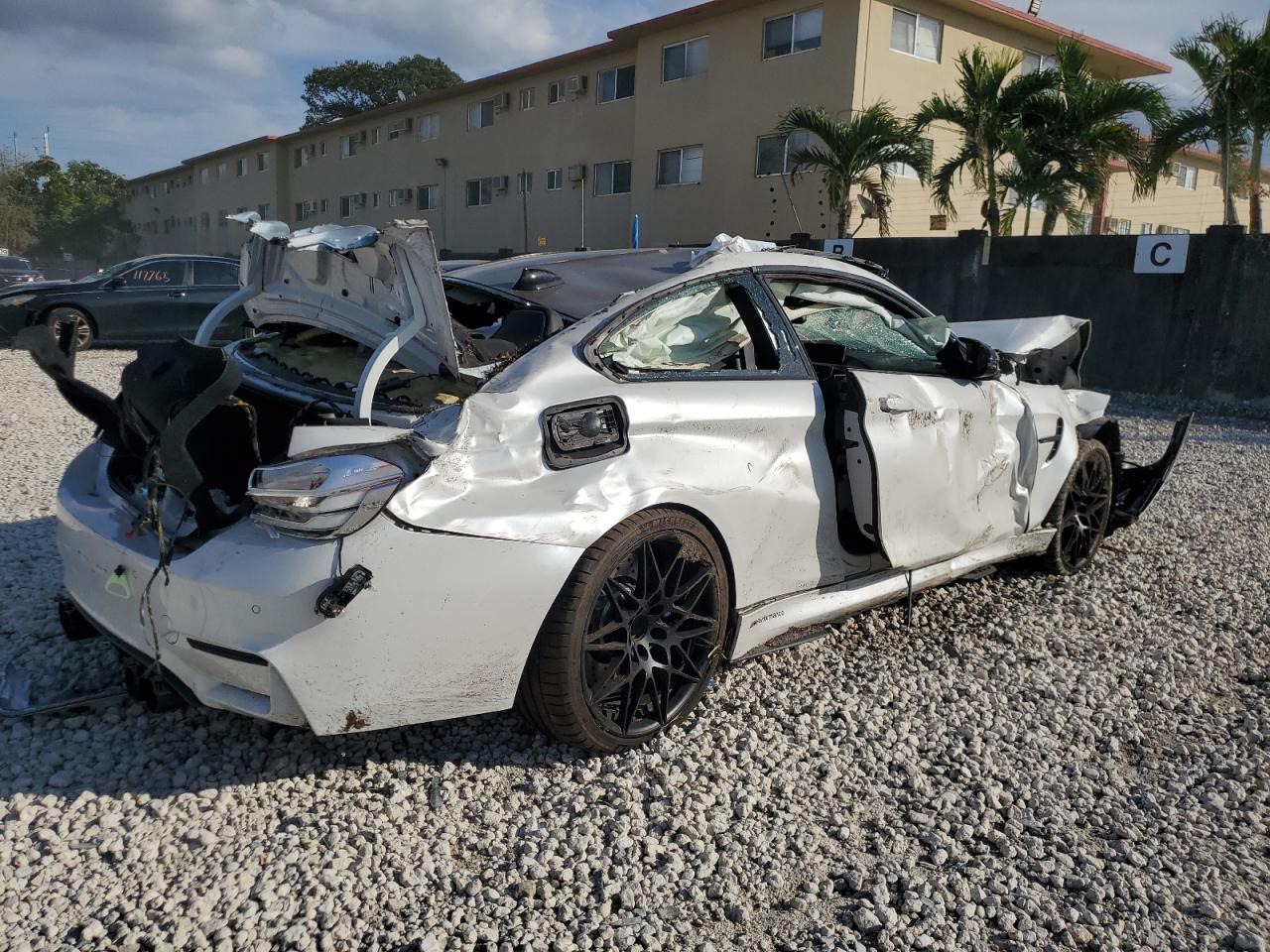 Obraz 3 z 2017 BMW M4  2017 z VIN WBS3R9C50HK709549