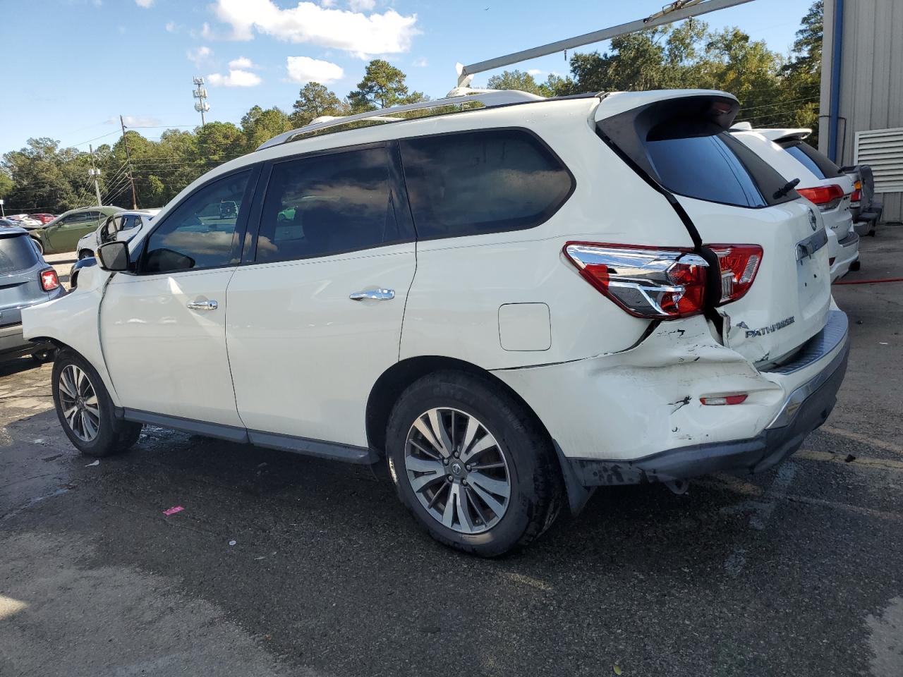 Obraz 2 z 2017 NISSAN PATHFINDER S 2017 z VIN 5N1DR2MN5HC692433
