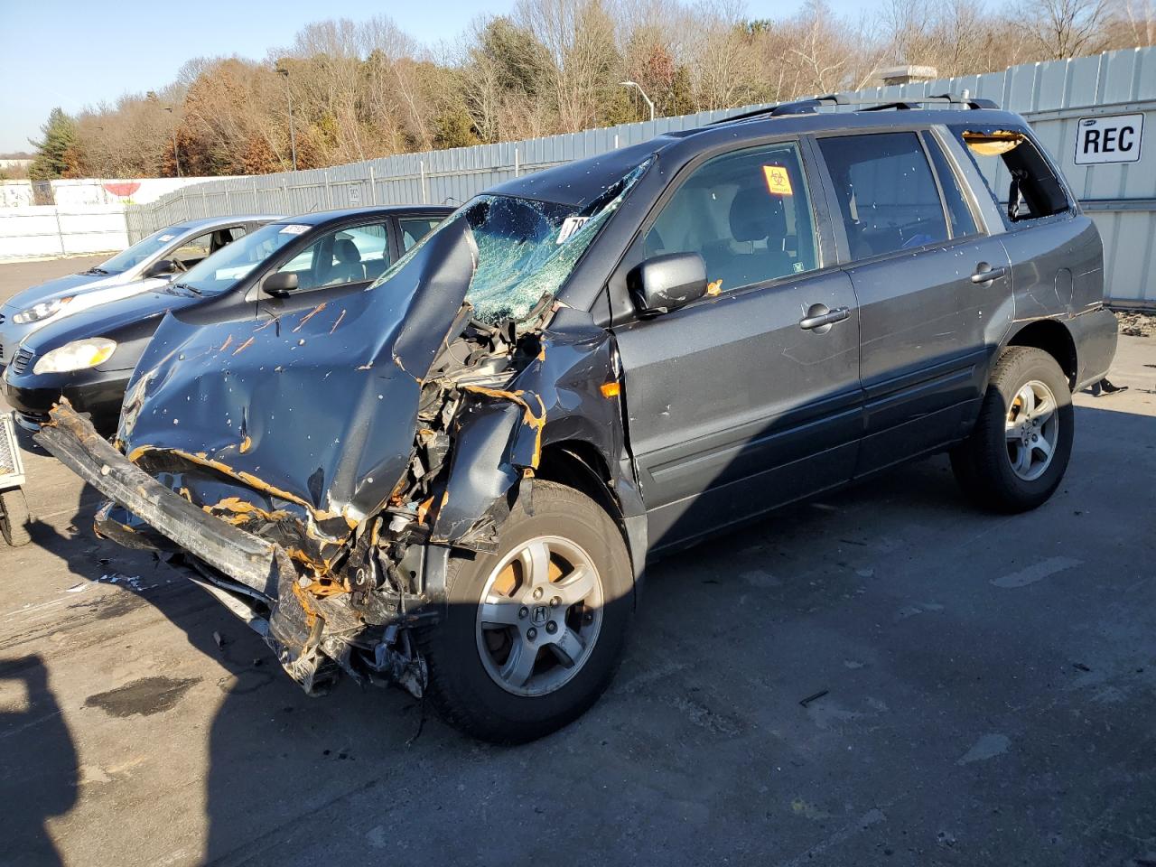 Image 1 of 2006 HONDA PILOT EX 2006 with VIN 2HKYF18486H550220