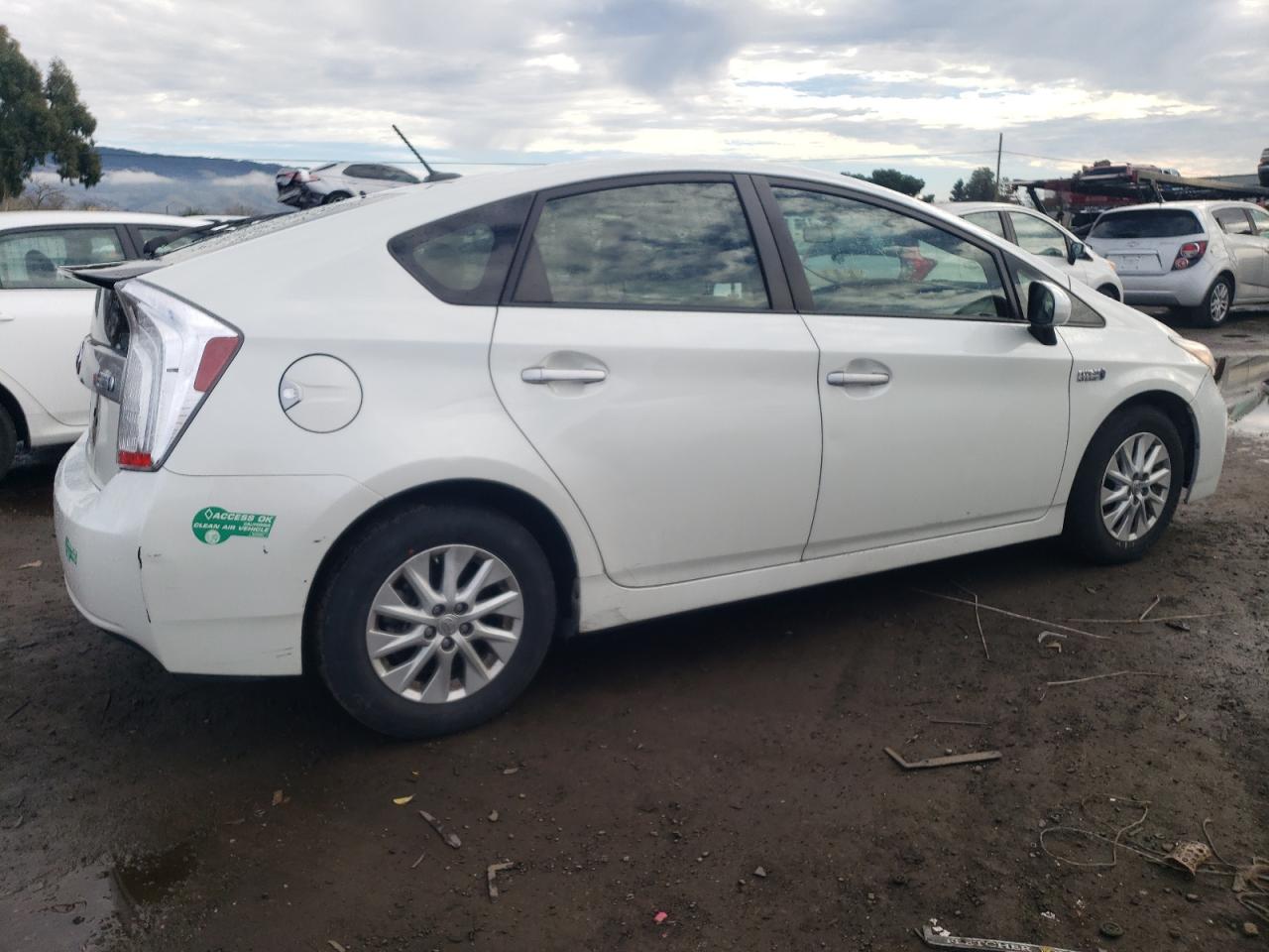 Image 3 of 2015 TOYOTA PRIUS PLUG-IN  2015 with VIN JTDKN3DP2F3068780