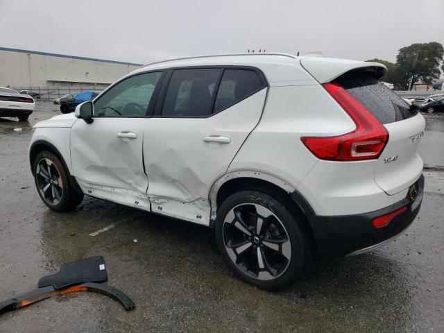 Изображение 2 2020 VOLVO XC40 T4 MOMENTUM 2020 с VIN YV4AC2HK9L2206047