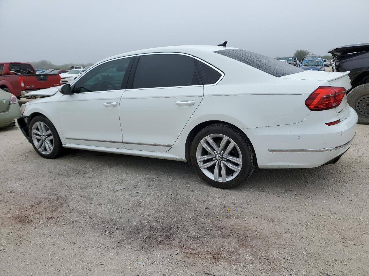 Изображение 2 2016 VOLKSWAGEN PASSAT SEL 2016 с VIN 1VWCS7A3XGC042934