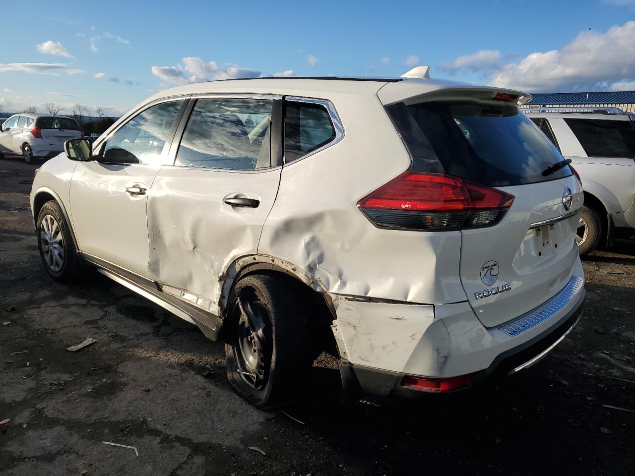 Image 2 of 2017 NISSAN ROGUE S 2017 with VIN JN8AT2MV6HW003172