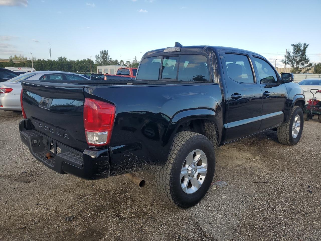 Изображение 3 2016 TOYOTA TACOMA DOUBLE CAB 2016 с VIN 5TFAX5GN1GX065679