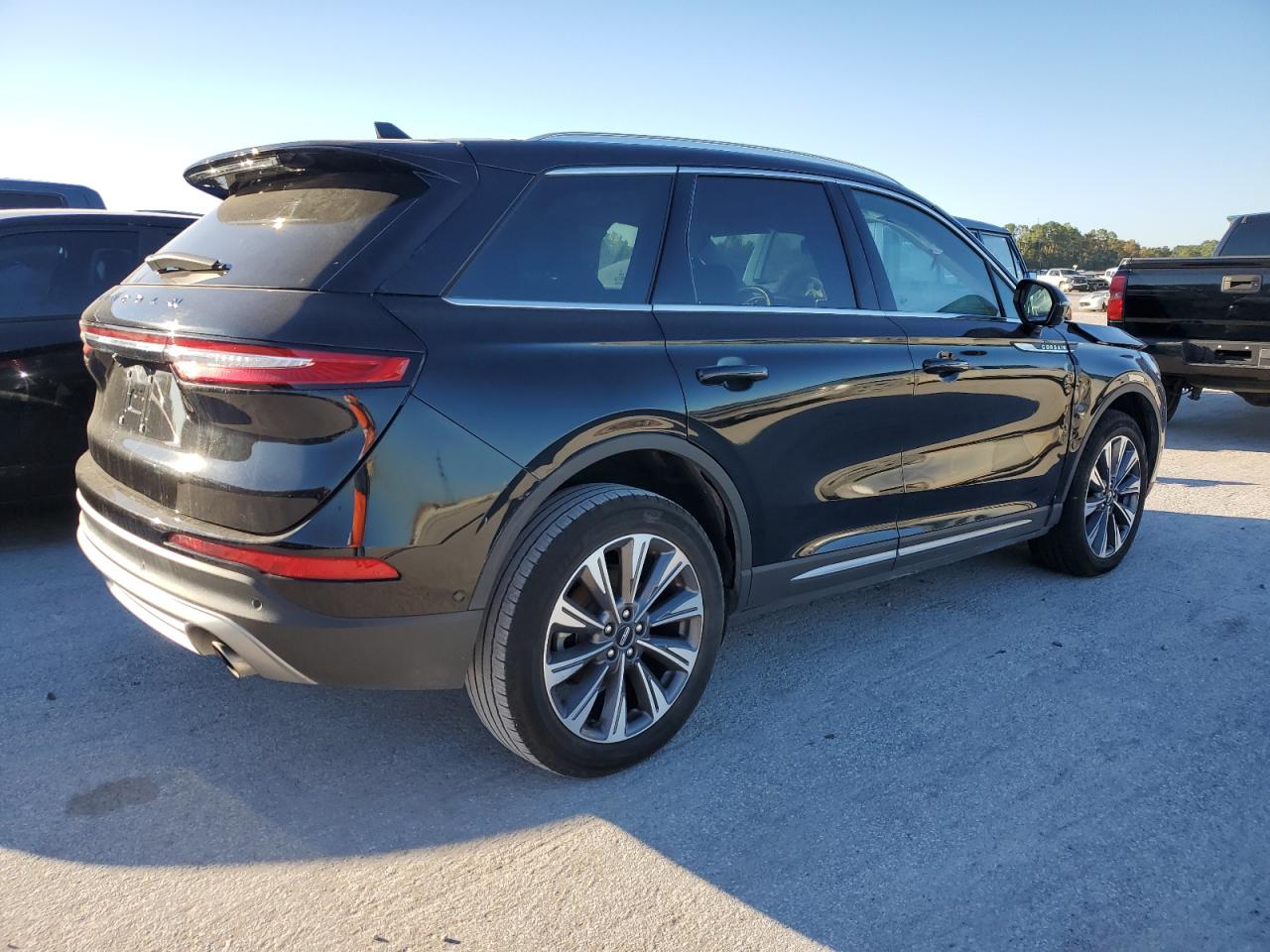 Image 3 of 2021 LINCOLN CORSAIR RESERVE 2021 with VIN 5LMCJ2C95MUL21152