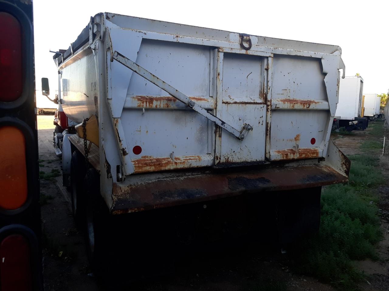 Image 3 of 2012 FREIGHTLINER CASCADIA 125  2012 with VIN 1FVMGEDR3CSBF6953