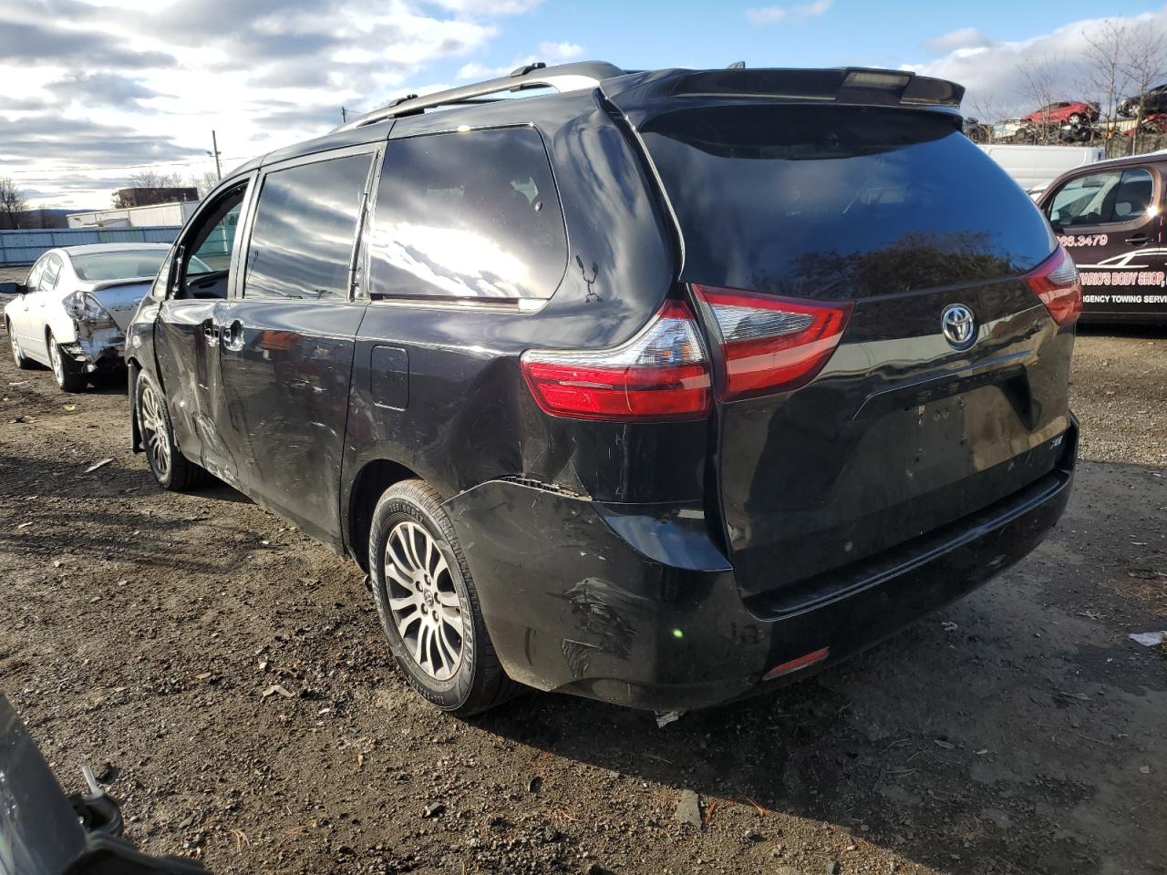 Image 2 of 2020 TOYOTA SIENNA XLE 2020 with VIN 5TDYZ3DC4LS040663