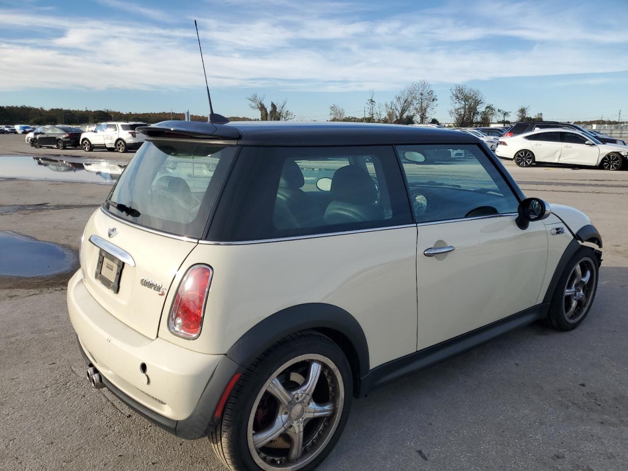 Image 3 of 2006 MINI COOPER S 2006 with VIN WMWRE33546TJ40137