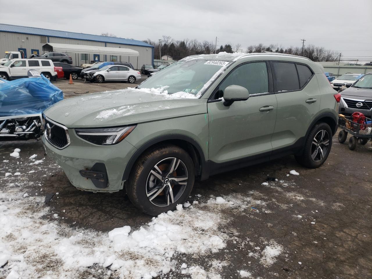 Image 1 of 2023 VOLVO XC40 CORE 2023 with VIN YV4L12UV7P2059389