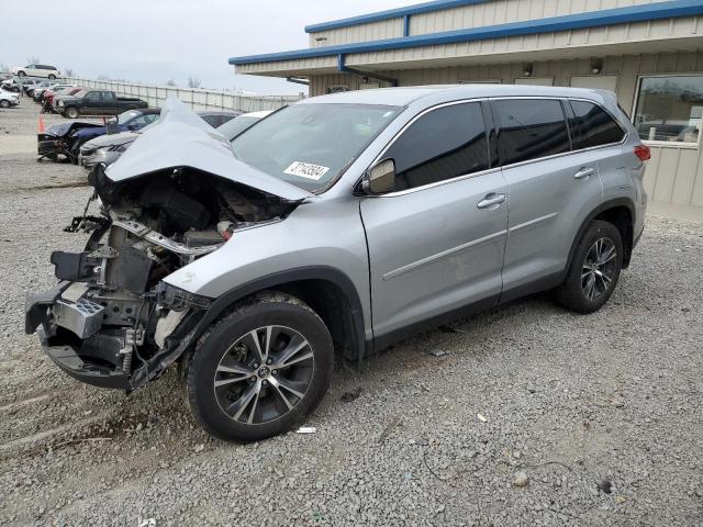Image 1 of 2019 TOYOTA HIGHLANDER LE 2019 with VIN 5TDZZRFH3KS300145