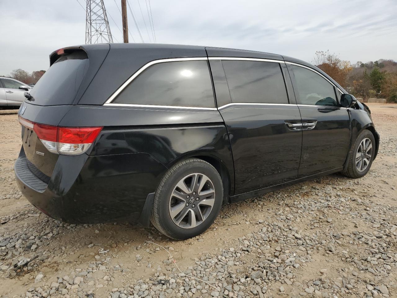 Image 3 of 2017 HONDA ODYSSEY TOURING 2017 with VIN 5FNRL5H98HB015857