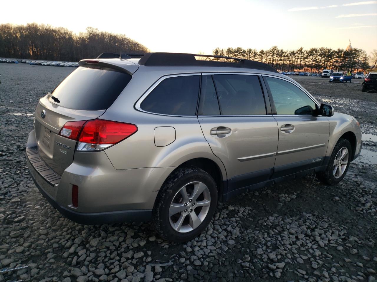 Image 3 of 2014 SUBARU OUTBACK 2.5I LIMITED 2014 with VIN 4S4BRBLC4E3304496