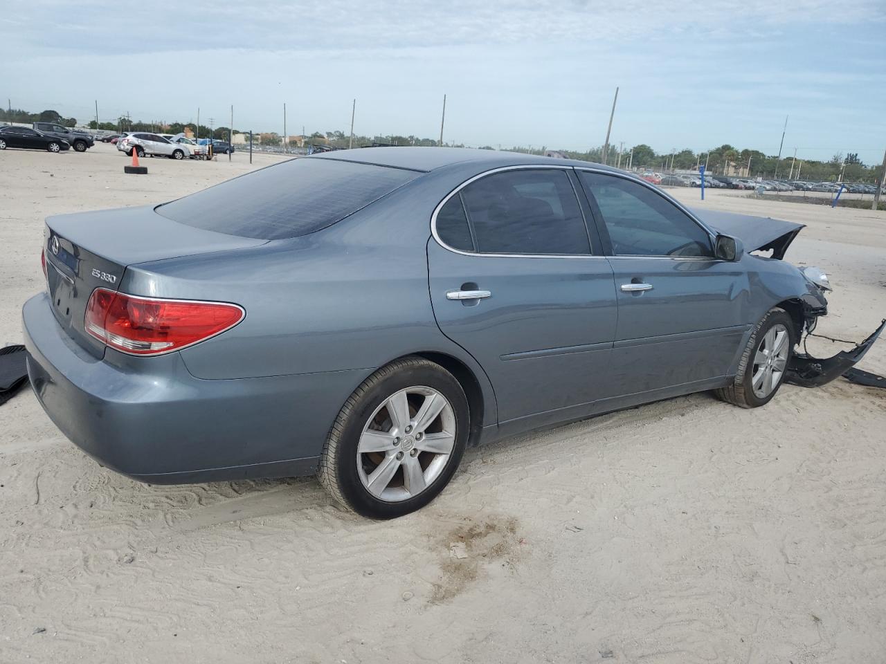 Image 3 of 2005 LEXUS ES 330 2005 with VIN JTHBA30G055136920