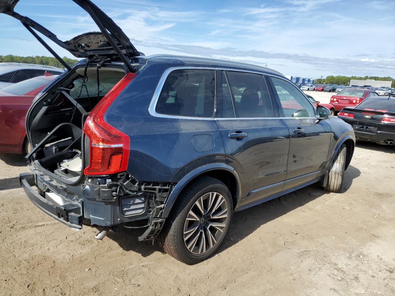 Изображение 3 2022 VOLVO XC90 T6 MOMENTUM 2022 с VIN YV4A22PK7N1817000