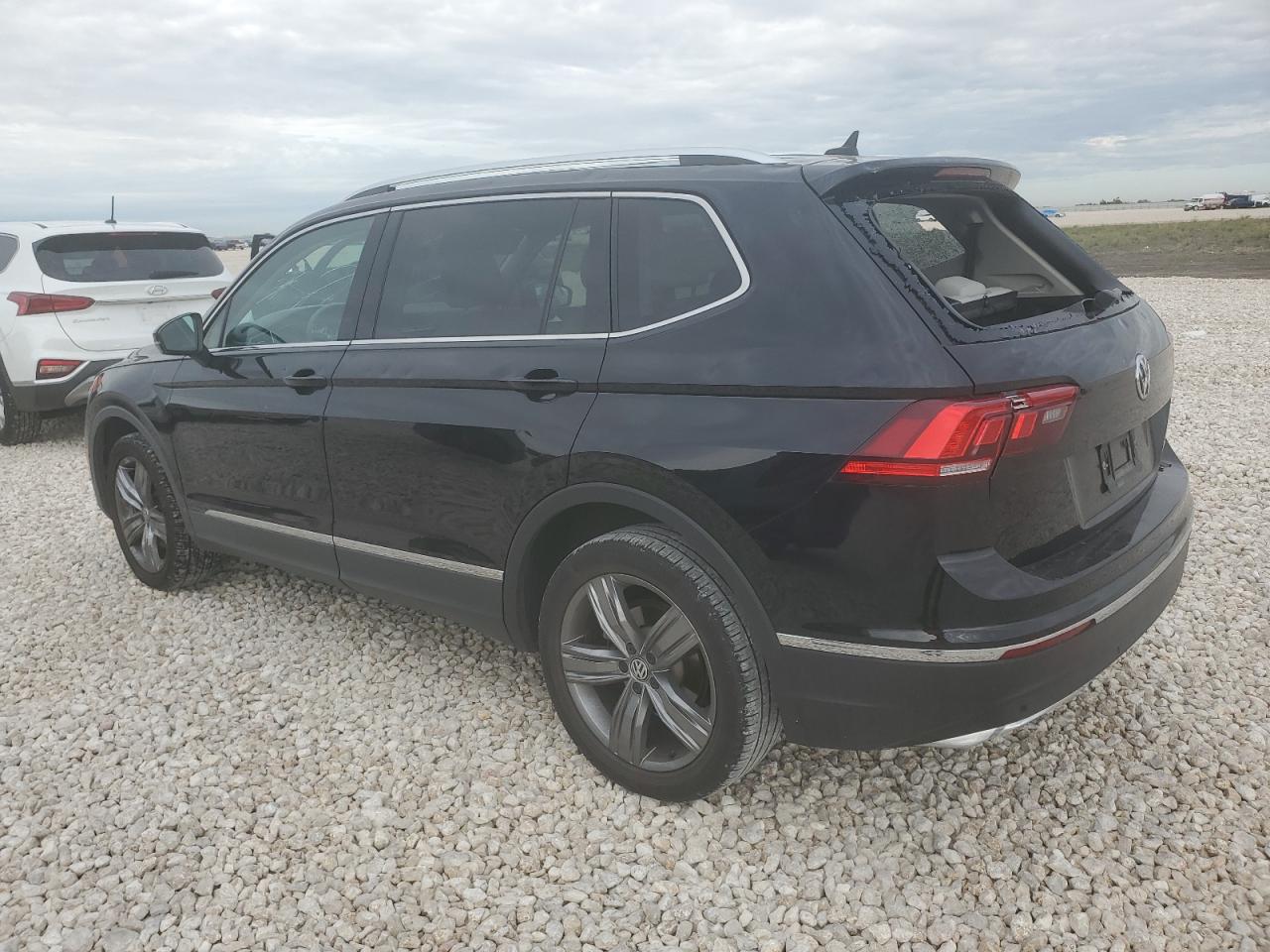 Obraz 2 z Volkswagen Tiguan Se 2020 z VIN 3VV3B7AX8LM003811